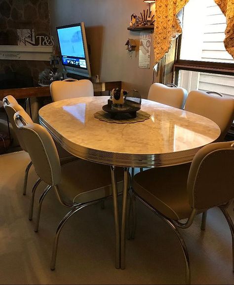 Retro Dining Room Table, Retro Table And Chairs, Retro Kitchen Table, Retro Kitchen Tables, Half Round Table, Retro Dining Rooms, Kitchen Table And Chairs, Vintage Tables, Retro Table