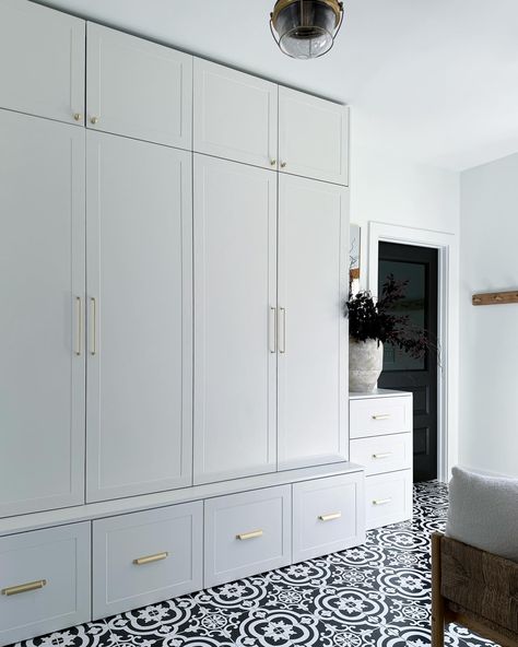 Mudroom progress! The best decision we made was to make these “lockers” double wardrobe cabinets. We are able to hang and store so much more! Mudroom | mudroom lockers | home organization | organized home | entryway organizing | wardrobe closet | wardrobe cabinets | built in mudroom lockers #mudroom #mudroommakeover #mudroomdesign #mudroombench #mudroomlockers #gallerywall #organicmodern #organizedhome Garage Mudroom Lockers, Mudroom Cabinets With Bench, Built In Mudroom, Organizing Wardrobe, Lockers Mudroom, Modern Mudroom, Mudroom Locker, Built In Lockers, Mudroom Cabinets