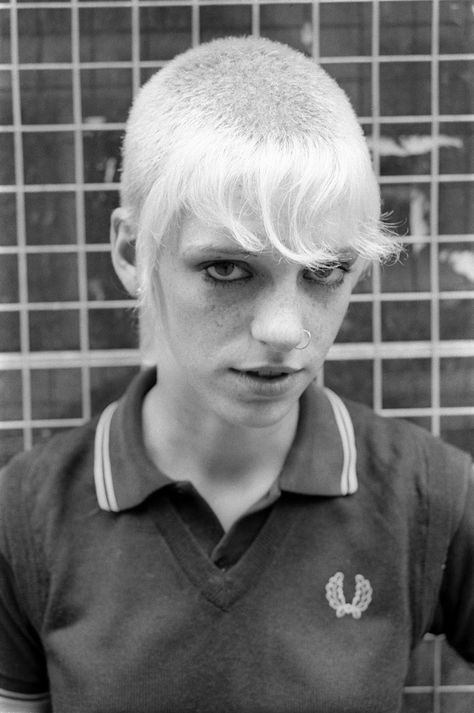 20 Black and White Portrait Photos of British Skinheads from the 1970s and 1980s Skin Heads, Chelsea Cut, Skinhead Fashion, Skinhead Girl, Rude Girl, Fred Perry Polo Shirts, British Punk, 1980s Style, Youth Club