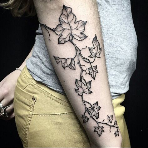 Tattoo Ivy Vine, Ivy Back Tattoo, Ivy Tattoo Arm, Ivy Tattoo Sleeve, Ivy Vines Tattoo, Ivy Plant Tattoo, Ivy Tattoo Vines For Women, Ivy Leaf Tattoo, Tattoo Stitches