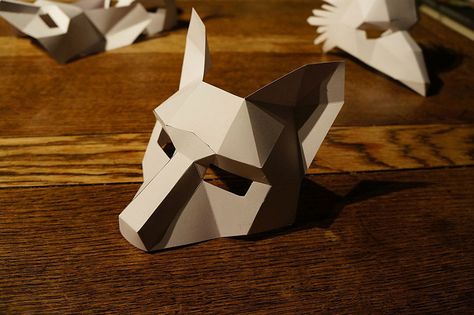 DIY geometrische Pappmasken | Eine individuelle Maske zu Halloween gefällig !? Bastel Dir eine ( 7 Bilder ) | Atomlabor Wuppertal Blog Wintercroft Mask, Papercraft Mask, Paper Mask Template, Cardboard Mask, Mascaras Halloween, Wolf Mask, Fox Mask, Mask Template, Half Mask