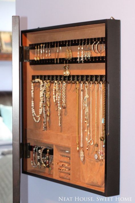 Clever and practical storage without sacrificing style. Ikea Jewelry Storage, Diy Jewelry Cabinet, Diy Earring Organizer, Hidden Storage Ideas, Hidden Jewelry Storage, Wood Jewelry Diy, Jewelry Storage Diy, Jewellery Organiser, Necklace Storage