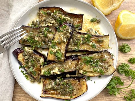 If you love lemony piccata sauce and eggplant, then this easy eggplant piccata is an ideal recipe mash-up for you! Eggplant Piccata, Piccata Sauce, Easy Eggplant, Piccata Recipe, Winter Veggies, Keto Salad, Keto Side, Best Low Carb Recipes, Keto Side Dishes