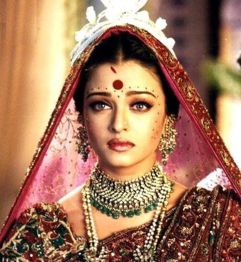 devdas aishwarya bridal Aishwarya Rai Bridal Look, Aishwarya Rai Wedding, Aishwarya Rai Movies, Indian Fits, ऐश्वर्या राय, Aishwarya Rai Pictures, Aishwarya Rai Photo, Bengali Bridal Makeup, Makeup Images