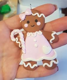 Gingerbread Diy Crafts, Gingerbread Man Decorations, Cute Christmas Ideas, Clay Christmas Decorations, Gingerbread Diy, Gingerbread Crafts, Gingerbread Christmas Decor, Food Ornaments, Polymer Clay Ornaments