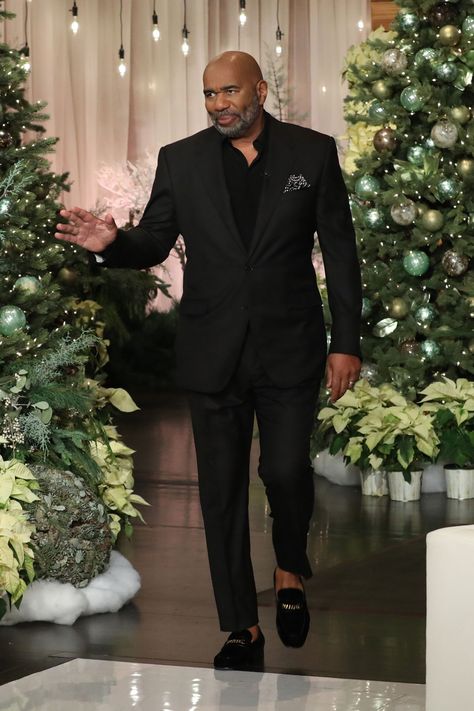 Classic Suits For Men, Men In Pink, Outfits Granola, Steve Harvey Suits, Tuxedo Suit For Men, Classy Gentleman, Black Men Suits, Designer Tuxedo, All Black Suit