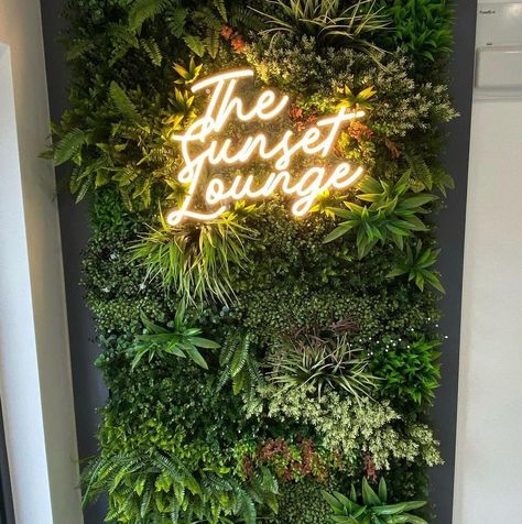 Plants Wall Art, Green Wall Design, Artificial Grass Wall, Garden Wall Designs, Led Decoration, Coffee Shop Interior Design, Party Neon, Nightclub Design, Custom Neon Lights