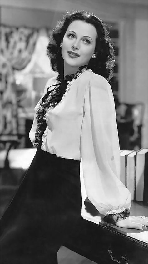 Hedy Lamarr Fashion, Hedi Lamarr, Hedy Lamarr, Celebrity Prints, Jean Harlow, Old Hollywood Stars, Classic Actresses, Rita Hayworth, Hollywood Glam