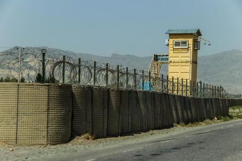 Desert Editorial, Us Army Infantry, Tactical Wall, People's Liberation Army, Army Infantry, Army Base, Combat Armor, Army National Guard, Star City