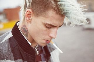 blonde sidecut Punk Guy, Punk Guys, Men's Piercings, Punk Boy, Dennis Rodman, Corte De Cabelo Masculino, Jolie Photo, Piercing Tattoo, About Hair