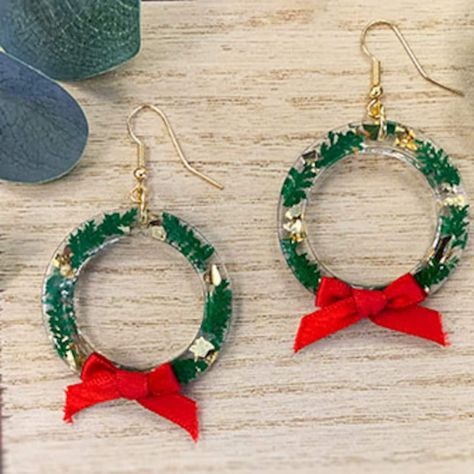 Resin Wreath, Diy Resin Tutorial, Starting Etsy Shop, Diy Resin Earrings, Wreath Earrings, Amazing Resin, Christmas Resin, Classic Wreath, Resin Work