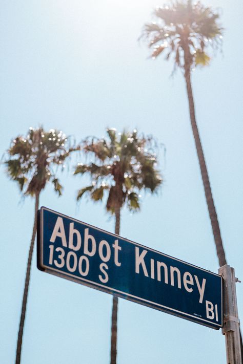 Abbot Kinney Boulevard in Venice Beach Los Angeles Venice California Aesthetic, Venice Beach Aesthetic, Venice Canals California, Venice Beach Style, Venice Beach Art, Venice Beach Canals, Places In Los Angeles, Abbot Kinney Blvd, Venice Beach Los Angeles