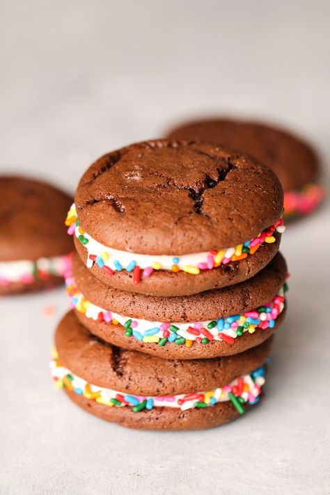 Simple Moon Pies Recipe (aka Whoopie Pies) Moon Pies Recipe, Baked Sweet Potato Wedges, Whoopie Pie Filling, Homemade Oreo Cookies, Easy Biscuit, Red Velvet Whoopie Pies, Moon Pie, Moon Pies, Sweet Potato Wedges