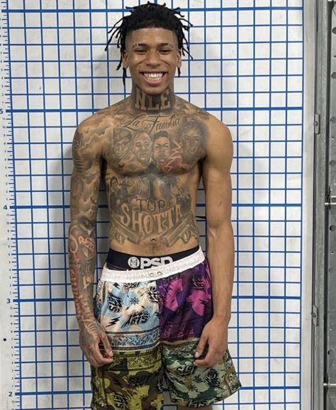 Nle Choppa Tattoo, Hip Hop Tattoos, Rapper Tattoos, Nle Choppa, Cool Chest Tattoos, Rapper Outfits, Black Men Fashion Swag, Hip Hop And R&b