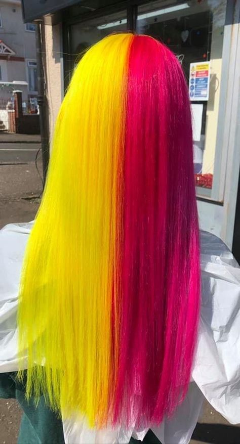 Split hair dye Half Yellow Half Pink Hair, Pink And Yellow Split Dye, Hair Colour Ideas Crazy, Weird Hair Colors, Colourful Hair Ideas, Pink And Yellow Hair, Fun Hair Color Ideas, Neon Hair Color, Yellow Hair Color