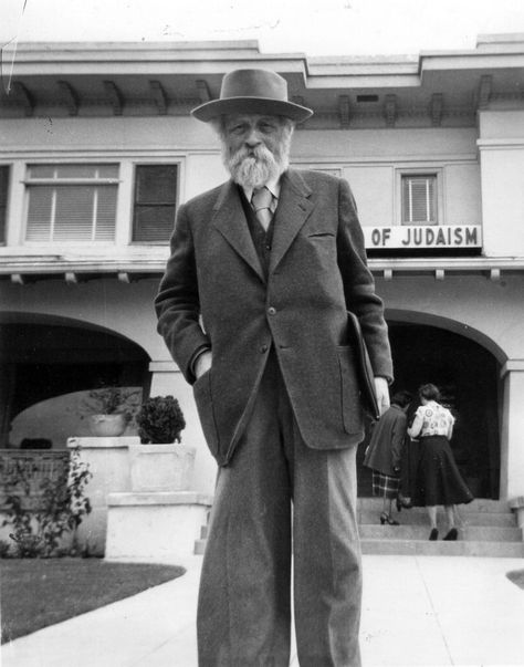 Martin Buber (1878 – 1965) Jim Dandy, Vintage Beard, Martin Buber, Nice Photos, Philosophers, Amazing People, Science And Nature, Poets, Good People