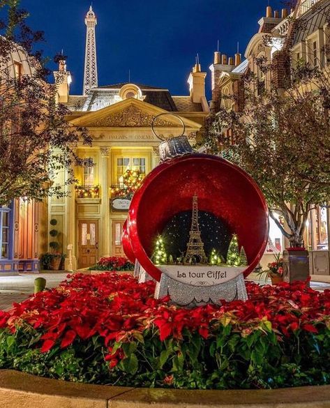 French Pavilion, Epcot Christmas, Walt Disney World Christmas, Disney World Christmas, Epcot Center, Disney World Epcot, Disney Epcot, Disney Side, Disney Life