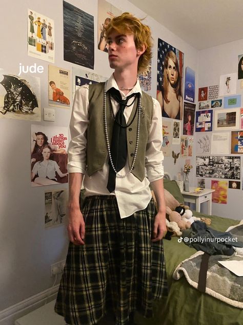 not my image (@pollyinurpocket) Vivian Westwood, Masc Outfits, Arte Punk, Really Cute Outfits, Fashion Fits, Cute Fits, Fashion Photoshoot, Kilt, New Wave