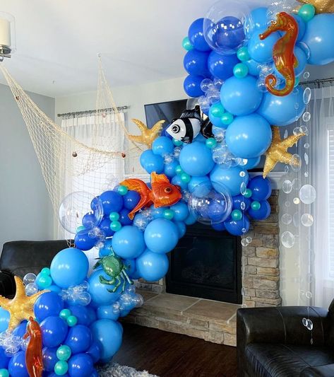 Underwater Balloon Garland, Ofishally One Balloon Garland, Under The Sea Backdrop Diy, Oneder The Sea 1st Birthday Diy, Ocean Theme Balloon Garland, Finding Nemo Balloon Garland, Under The Sea Balloon Decor, Pirate Balloon Garland, Ocean Balloon Garland