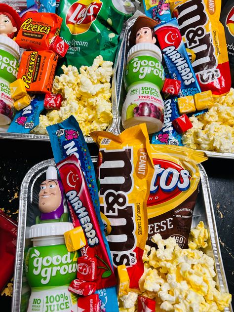 Movie Night Food Ideas For Kids, Popcorn Trays Movie Nights, Pizza Movie Night Ideas, Store Bought Snacks For Party, Toddler Movie Night Snacks, Kids Movie Night Snacks, Movie Night For Kids At Home, Kid Movie Night Ideas, Toy Story Movie Night Food