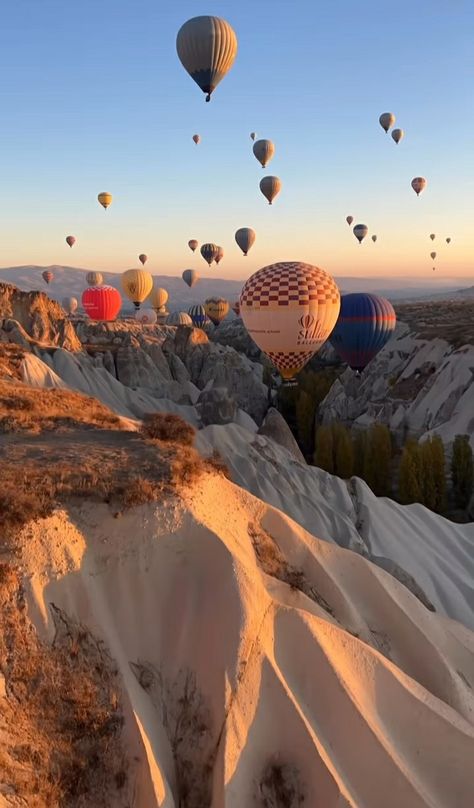 Capadocia Turkey Aesthetic, Turkey Aesthetic Wallpaper, Capadocia Turkey, Turkey Wallpaper, Beautiful Wallpapers Backgrounds, Turkey Travel, Hot Air Balloons, Air Balloons, Doha