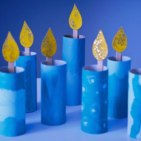 It's time to celebrate with dreidels and menorahs - with our list of fun and colorful Hanukkah crafts for kids and the kid at heart! Hanukkah Crafts For Kids, Hannukah Crafts, Hanukkah For Kids, Jul Diy, Săpunuri Handmade, Hanukkah Crafts, Diy Suncatchers, Preschool Christmas Crafts, Christmas Arts And Crafts