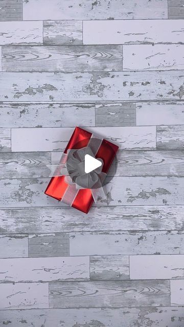 LENNIA (Folding Queen 👑) on Instagram: "How to make a big ribbon bow! #wrappinggifts #giftwrapping #ribbon #asmr" How To Wrap Big Boxes Gift, Wrapping Table, Big Ribbon Bow, Box Gifts, How To Wrap, Present Ideas, Diy Gift Wrapping, Wrapping Ideas, Ribbon Bow