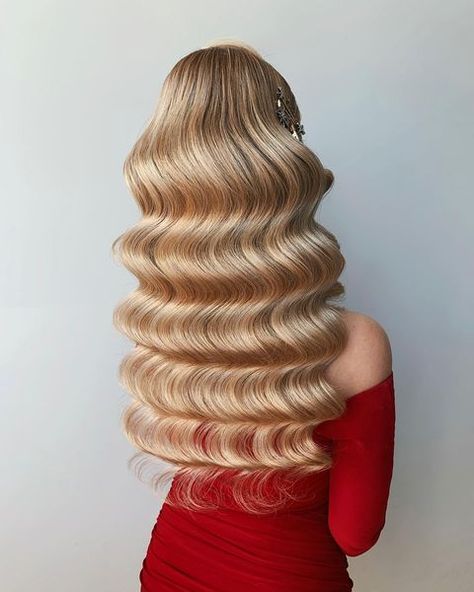 Maja Peryga | Cracow, PL 🇵🇱 (@beautybyrockagirl) • Instagram photos and videos Bridal Hair Updo Elegant, Easy Wedding Hairstyles, Beautiful Wedding Hairstyles, Short Hair Bride, Easy Wedding, Beautiful Haircuts, Bridal Hair Inspiration, Wedding Hairstyles Bride, Hollywood Waves