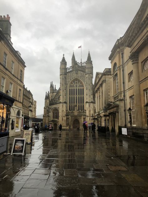 Aesthetic Places In England, England Rainy Day, Bath Architecture England, Winter In Britain, London Weather Aesthetic, Bath London England, University Of Bath Aesthetic, Bath City Aesthetic, Bath University Aesthetic