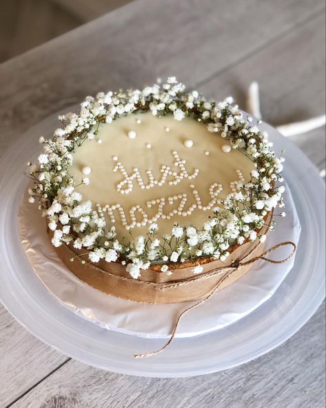 Just Married Cake, Cake Cravings, Meringue Tart, Wedding Cheesecake, Pastry Ideas, Lemon Meringue Tart, Mini Tortillas, Cake Inspo, Martha Stewart Weddings