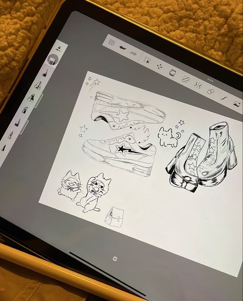 Drawing Pad Aesthetic, Ipad For Drawing, Ipad Artist Aesthetic, Ipad Drawing Aesthetic, Drawing Tablet Aesthetic, I Pad Drawing, Aly Core, Chill Activities, Ipad Drawing Ideas Sketch