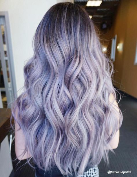 Long Pastel Purple Hair With Dark Roots #purplehair Pastel Purple Hair, Light Purple Hair, Violet Pastel, Neon Hair, Lilac Hair, Hair Color Pastel, Lavender Hair, Hair Color Purple, Trendy Hair Color