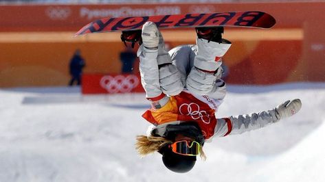 Southern California teen Chloe Kim wins gold with historic performance Snowboarding Olympics, Women Snowboarding, Snowboarding Aesthetic, Chloe Kim, Pyeongchang 2018 Winter Olympics, Luge, Winter Games, February 13, Snow Sports