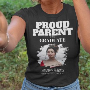 Modern Parent Of The Graduate   Photo T-Shirt , is both elegant and comfortable. It is designed to flatter the figure while ensuring optimum freedom of movement. Add a touch of sophistication to your wardrobe with this timeless tee. 
click on the picture to go directly to the website Photo T Shirt, Graduate Photo, Graduation Tshirts, Bubble Gift, Best Graduation Gifts, Best Gifts For Mom, Shirt Diy, The Graduate, High School Classes