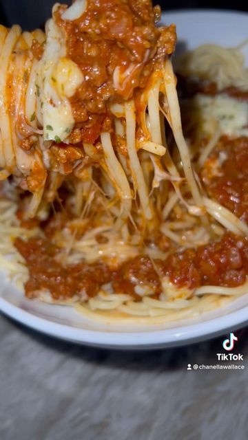 Tik Tok Spaghetti Recipes, Spaghetti Recipes Black People, Tik Tok Spaghetti, Spaghetti Tiktok, Tiktok Spaghetti, Lunch Meals, Pasta Spaghetti, Spaghetti Bolognese, Ingredients List