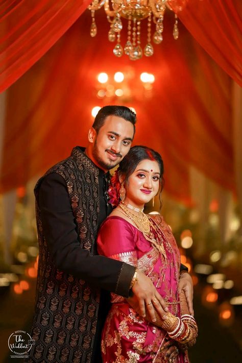 Couple Reception Poses, Bengali Reception Couple Shoot, Reception Couple Shoot, Reception Photography Poses, Bengali Bride And Groom, Duet Photo, Reception Pose, Cinematography Videos, Reception Photoshoot