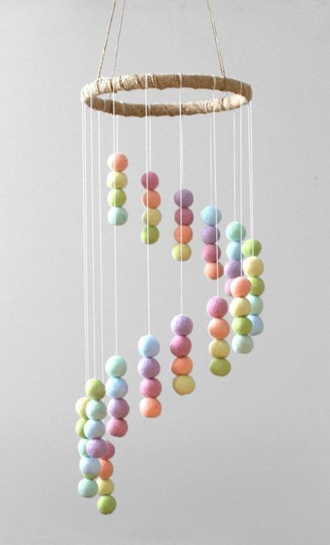 Home Tricks, Pom Pom Mobile, Diy Baby Mobile, Rainbow Room, Mobile Nursery, Pom Pom Crafts, Rainbow Nursery, Garland Decor, Felt Ball