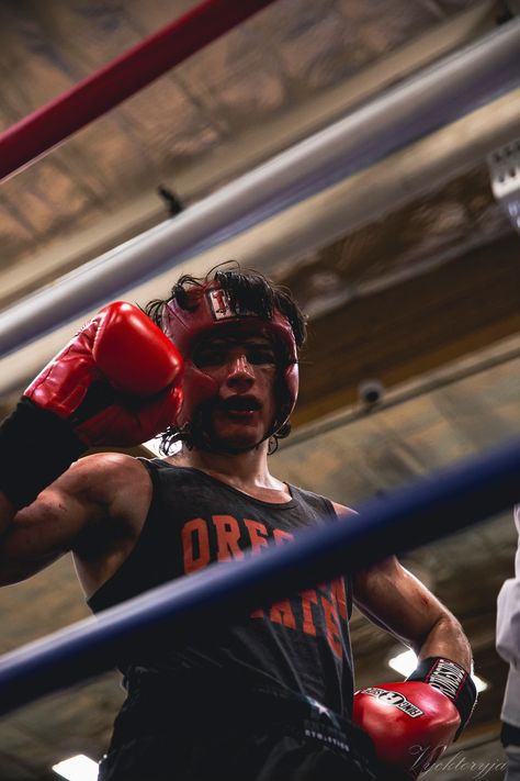 Boxing Training Aesthetic, Boxing Photos, Martial Arts Photography, Boxer Aesthetic, Skateboarding Aesthetic, Boxing Clothes, Boxing Images, City Life Photography, Mma Gym