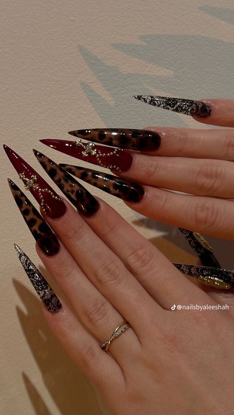 Nails Dark Feminine, Dark Feminine Nails, Nail Ideas Birthday, Autumn Nails Brown, Nails Unique Design, Special Occasion Nails, Brown Nails Fall, Stiletto Nails Long, Feminine Nails