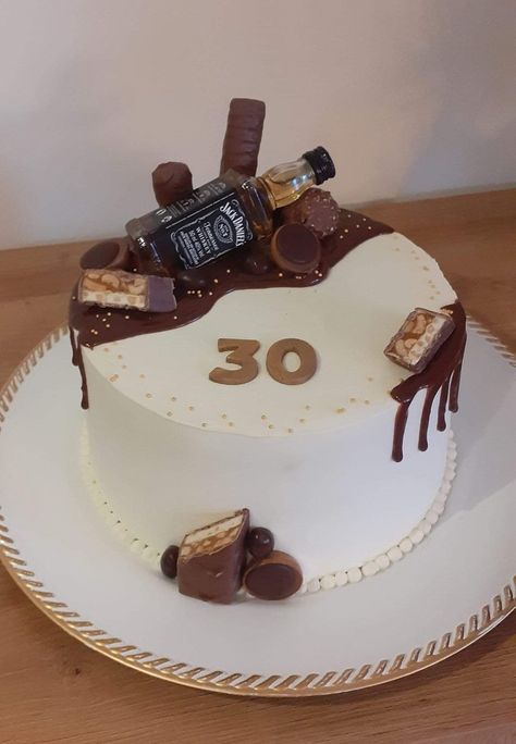 Whiskey Cake Design, 30th Birthday Cakes For Men, 28th Birthday Cake, Liquor Cake, Birthday Cake For Boyfriend, Cake For Boyfriend, 30 Cake, Chocolate Cake Designs, Cake For Husband