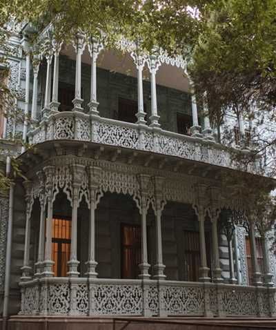 Georgian Balcony, Soviet Visuals, Tbilisi Architecture, Georgian Culture, Wooden Balcony, Georgian Houses, Georgian House, Wooden Architecture, Georgian Architecture