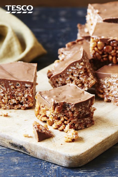 Kids and adults alike will love this chocolate rice crispy cakes recipe. These quick and easy chocolate crispy treats are perfect for cooking with kids and enjoying as an easy chocolate snack. | Tesco Chocolate Rice Krispie Cakes, Chocolate Rice Crispy Cakes, Chocolate Crispy Cakes, Rice Crispy Cakes, Chocolate Crispy Treats, Toddler Baking, Rice Crispy Cake, Student Meals, Crispy Cakes