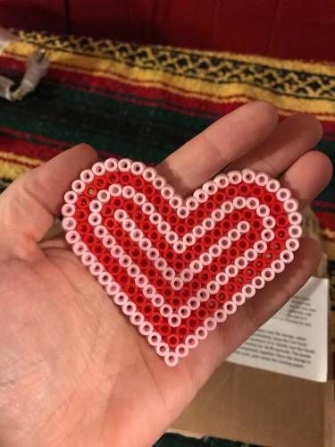 Valentine’s Day Perler Beads, Heart Perler Bead Patterns, Perler Bead Heart, Valentine Craft Gifts, Hama Beads Christmas, Bead Templates, Bead Heart, Beads Christmas, Beaded Banners