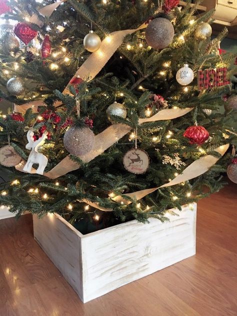 Christmas Tree Box, Crate Diy, Skirt Diy, Tree Box, Collars Diy, Tree Collar, Diy Tree, Country Christmas Decorations, Christmas Tradition