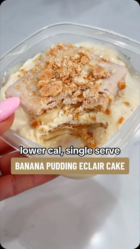 MaKayla Kim Thomas | A single-serve mash up of my two FAV summer desserts—eclair cake and banana pudding �🤤🤤 ok enjoy 🙊 Single serve eclair cake is from my new… | Instagram Low Cal Banana Pudding, Banana Pudding Fluff, Pudding Fluff, Eclair Cake, Weight Watchers Recipes Desserts, Healthy High Protein Meals, Food Mood, Diet Desserts, Healthy Sweet Treats