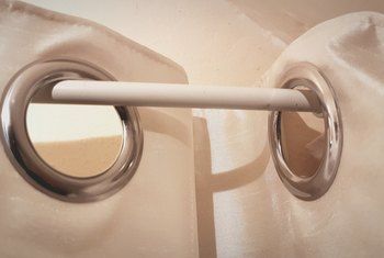 How to Determine Width for Grommet Curtains Curtain Rod Size Guide, Grommet Curtains Living Room, Diy Eyelet Curtains, Living Room Minimal, Grommet Panels, No Sew Curtains, Window Curtain Rods, Curtains Width, Vinyl Decor