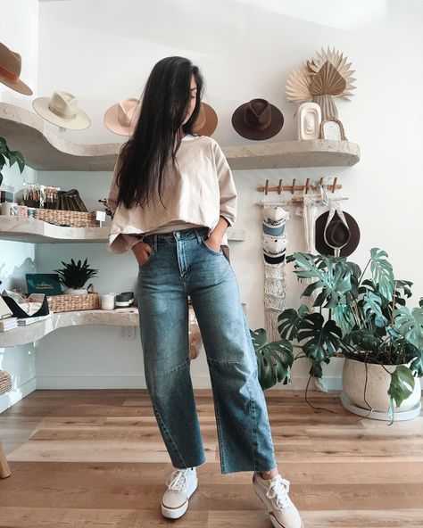 We finally found a pair of barrel jeans we like, and might I say they're even comfortable!!! Ladies if you've been avoiding this new trend, these are worth trying on! Newest Trends