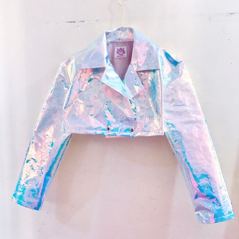 ▲▲Happy Shopping  Jacket features iridescent holo fabric material , Would be perfect for an party  costume or everyday wear. Unisex   For this one is standard style , if you need still can made to order Unisex !! Chest: 112cm Length:36cm/  Sleeve length:61CM  Shoulder:52cm Waist :108cm Different light have different effect , have fun and charm everywhere. For made to order ,  please mention your size when you pay an order. Size we need :  shoulder , Chest , sleeve length, arm circumference Size will slightly adjust depends on the style. (Please contact us , if you have any problems ) More photos please check instagram: @molamola_official ------------------------------------- Holographic Outfit, Holographic Jacket, Rave Party Outfit, Vaporwave Fashion, Futurism Fashion, Gamine Style, Black Unicorn, Jacket Suit, Weird Fashion