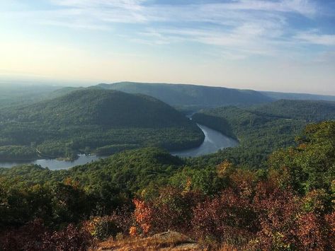 Exploring the Historic Hudson Valley in Dutchess County, NY — travelingmitch Walkway Over The Hudson, Long Weekend Trips, Hudson Valley Ny, Train Tour, Orcas Island, National Parks Map, Hiking Spots, Bear Mountain, Hudson River