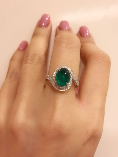 Gem Rings Stones, Oval Diamond Rings, Green Diamond Ring, Green Jewellery, Gem Rings, Gems Ring, Mens Ring Designs, Green Emerald Ring, Emerald And Diamond Ring